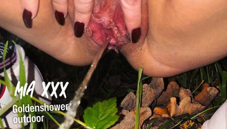 MiaXXX Goldenshower Outdoor