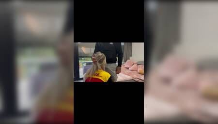 I get fucked as a DHL mailgirl ????