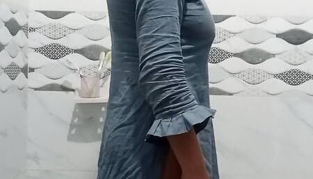 Husband ne washroom me wife ko chod dia