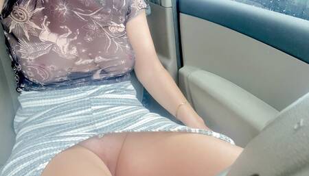 I expose my to passers-by in the car