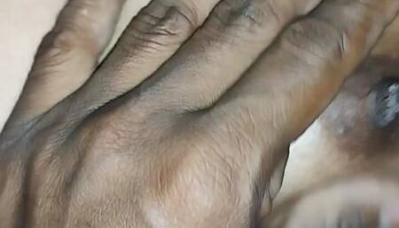 Bhabhi inserted the whole dick in her pussy to feel the semen
