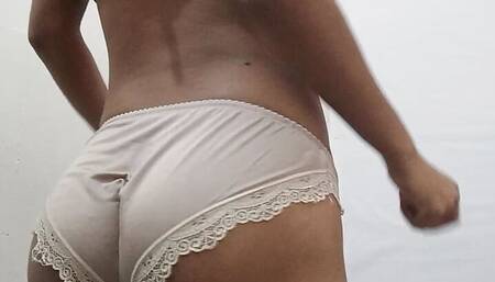 Sexy Sri Lankan Teen Girl Solo Masturbating