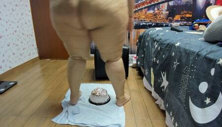 Kristen Hill BBW smashing cake with my ass