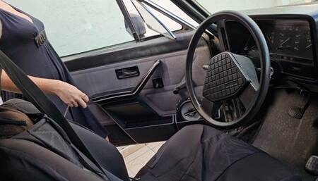 Amanda parking her Opala on the street with the engine cold