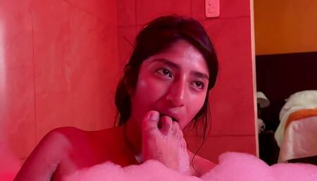 Erotic dance in the bathtub with latina with big buttocks