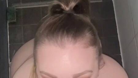 Submissive dutch girl get goldenshower from BBC and give head