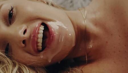 Sex Addict Blonde Influencer Bella Spark Fucks Her Pet Alien Monster