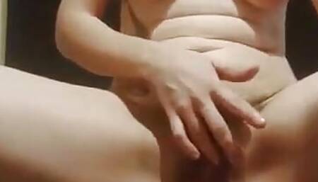 Amateur Hot Wife Play Dildos and Squirting