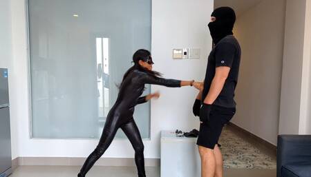 Catwoman VS The Thief (SD WMV)