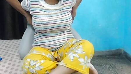 Akele akele man nhi lagta to soch rhi hu ki apne dewar se hi chud jau xxxsoniya