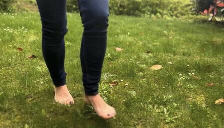 ASSCRACK n Pretty FEET: The krakASSauras and her FEET + BUTTCRACK