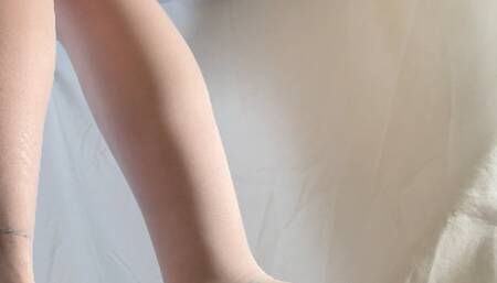 A Shoejob Dream comes true - Christmas is coming and Mrs Santa is giving a sensual Shoejob in High Heels and Nylons - Foodcrush and cumplay scenes - sidecam edit