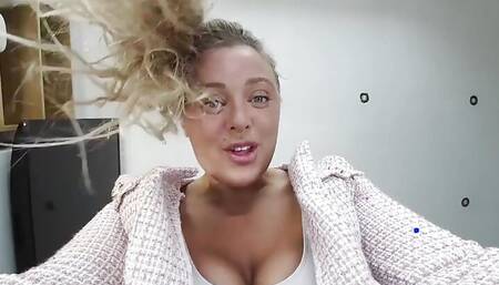 Beth Bennett - Facesitting in Tights