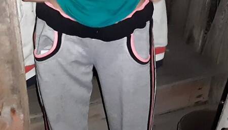 I masturbate in a public toilet at night - Lesbian-candys