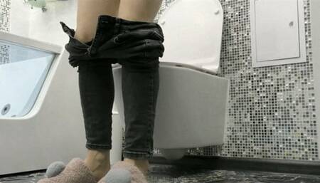 You sit on the toilet doing big things and fart a lot MP4 HD 720p