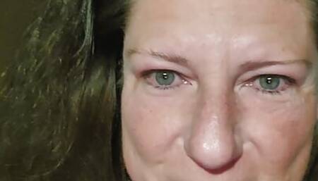 A bedtime story from the sexiest American Milf masturbating herself to sleep