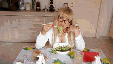 She loves to enjoy food! AVI (1920x1080) FHD