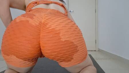 Wetting and showing my body with tigh clothes