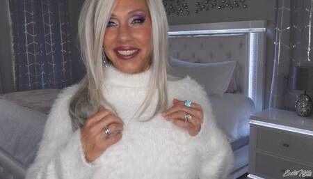 Stroke For My Soft Fuzzy Sweater (MP4-HD 720p)