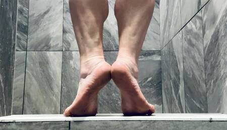 GymBatBrat MuscleMommy Calf Flex after workout