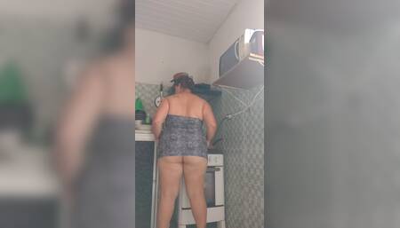 In the middle of lunch a masturbation