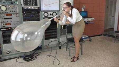 Rachel Blows Single and Double-Stuffed Q18 Balloons (MP4 - 1080p)