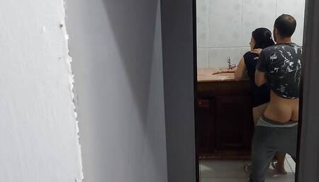 hotwife receives the plumber in a dress just to see if she would have his dick