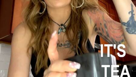 It’s Tea Time Goddess Moxies is here and she wants you to worship her stinky, smelly feet and socks after a long and sweaty gym session