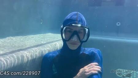 Four Roses An Underwater Boquet