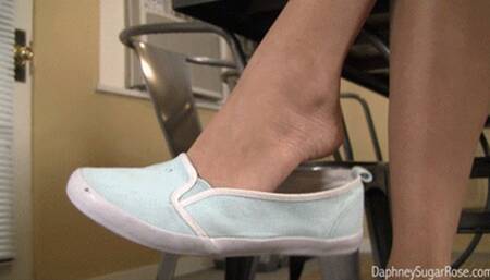* 854x480p * Dangling DIva In Slip On Flats -Mp4