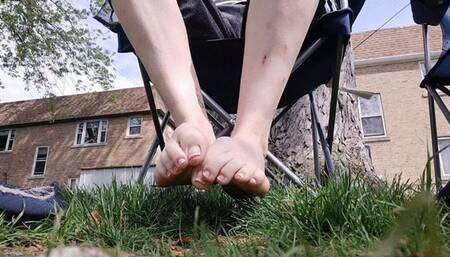 Sexy Foot Worship in the Sunshine with Toe Spreading and Pointing After French Pedicure