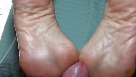 Sexy Mature Soles & Foot Job Aunty Ann Plays With Her Pussy UP CLOSE