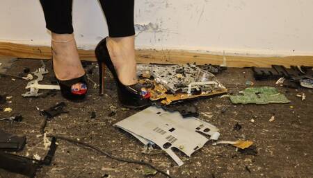 VCR heels crush in Black Peep Toe High Heels