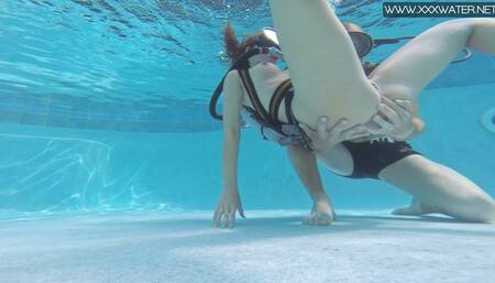 Minnie Manga being fucked in the pool