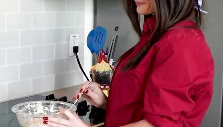 David Flores Wakes Up And Finds Mandy Flores Bending Over For Some Morning Anal Sex - MOFOS