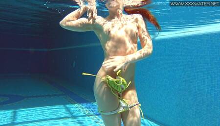 Milf babe Nicole Pearl shaking ass underwater