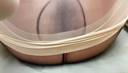 The stockings are stuffed and lewd, and the three layers of stockings are soaked