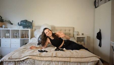 Saskia - Latex glove b2p and riding