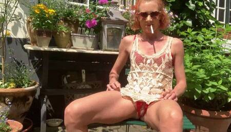 Smoking in open panties