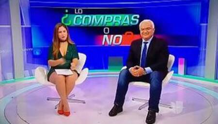 Ana Caty Hernández Goribuena In Green Minidress Leg - YouTube (720p)