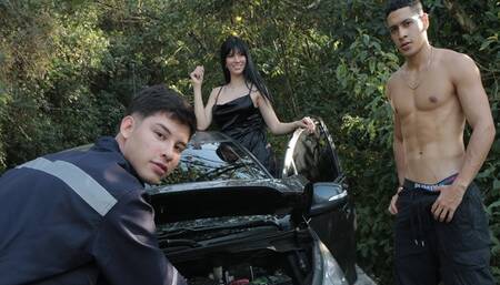 Nymphomaniac fucks her lover and the mechanic on a public-Danner Mendez & Yenifer Chacon