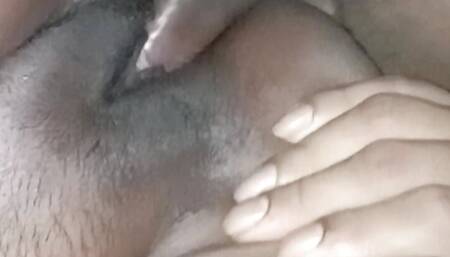 Raat ko sote samay desi bhabhi ji ke chut mein Dala land with cute hindi voice