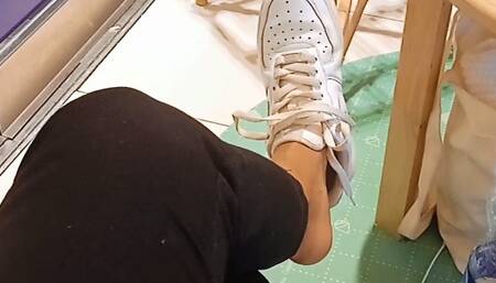 Lenora Dangling sneakers in the mall - PUBLIC SHOEPLAY