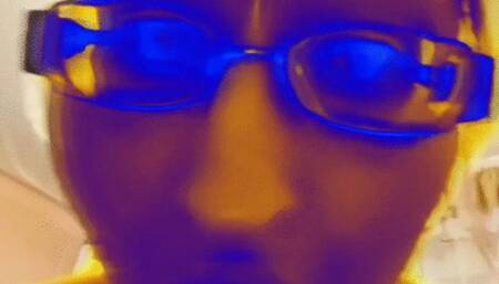 My big eyeglasses make me difficult to yawn