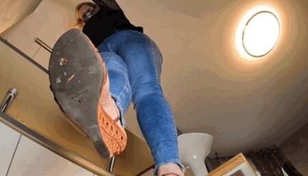 CC - Polish my filthy soles , bug and dirt