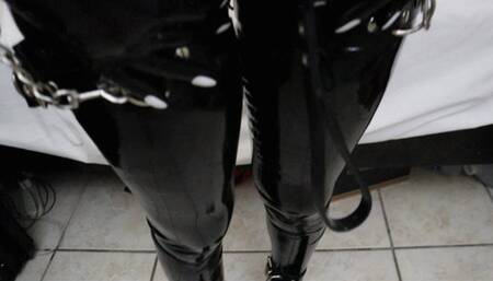 Inflatable Bubble-Head Rubberdoll Plays and Vibrates Herself