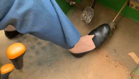 Flooding the gator! Revving it GOOD