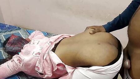 Aunty Kamre me Ghodi Bani Huyi thi Ladke ne Piche Se Penty khol Ke Land Dala - Facking aunty In Doggy