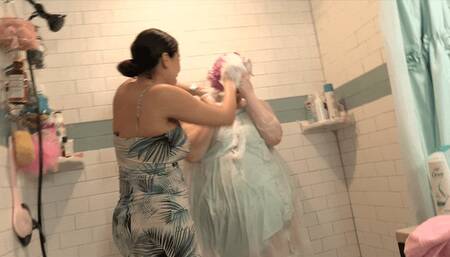 BBW Persephone Gets Dirty Slut Washed Out Of Her By Angry Girlfriend Nikki Brooks (HD 1080p MP4)