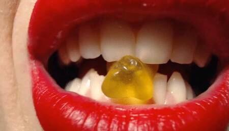 Extremely sharp teeth punish naughty bears